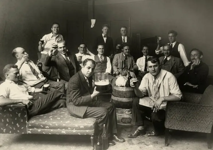 Black-and-white photo of Detroiters drinking during Prohibition